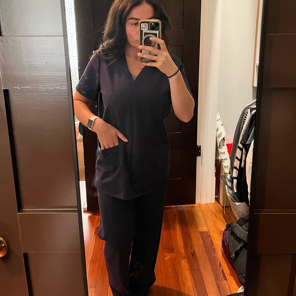 Figs navy scrub set